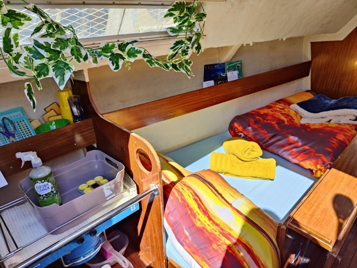 Jolis Voiliers De 6m Pour Experience Insolite Sur Port Et Port Santa Lucia St Raphael Botel *