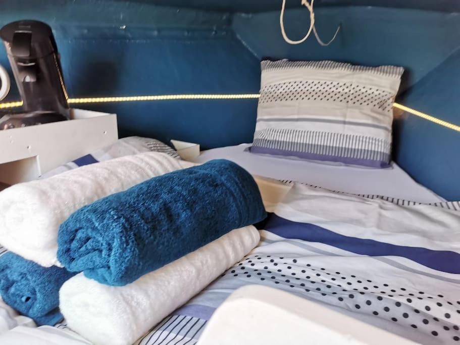 Jolis Voiliers De 6m Pour Experience Insolite Sur Port Et Port Santa Lucia St Raphael *