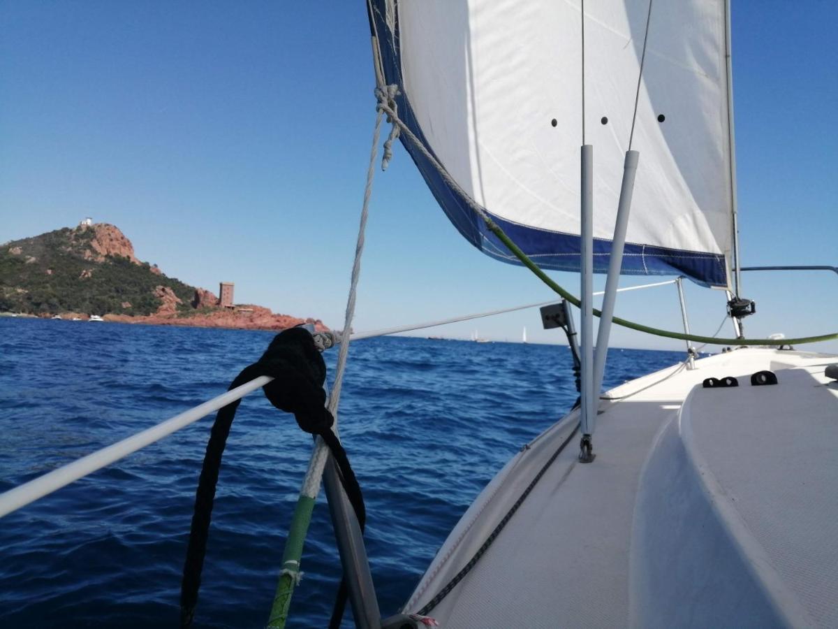 Jolis Voiliers De 6m Pour Expérience Insolite Sur Port Et Port Santa Lucia St Raphael Fréjus