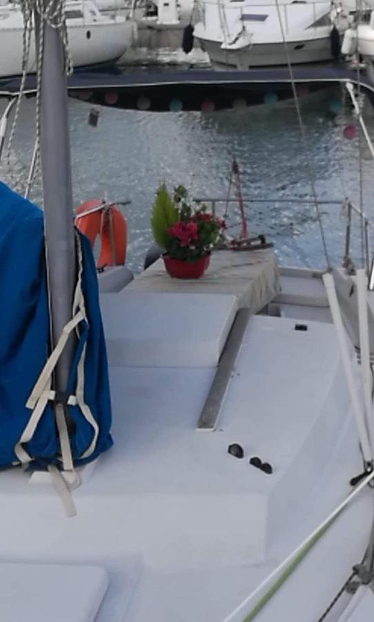 Jolis Voiliers De 6m Pour Expérience Insolite Sur Port Et Port Santa Lucia St Raphael * Fréjus