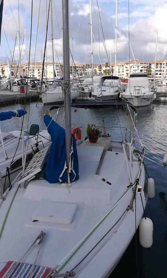 Botel Jolis Voiliers De 6m Pour Expérience Insolite Sur Port Et Port Santa Lucia St Raphael Fréjus