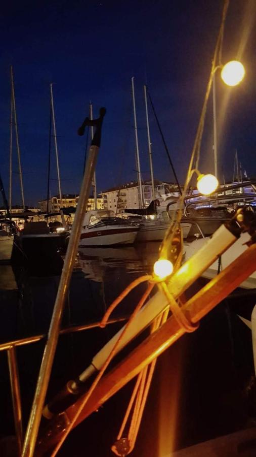 Botel Jolis Voiliers De 6m Pour Expérience Insolite Sur Port Et Port Santa Lucia St Raphael *