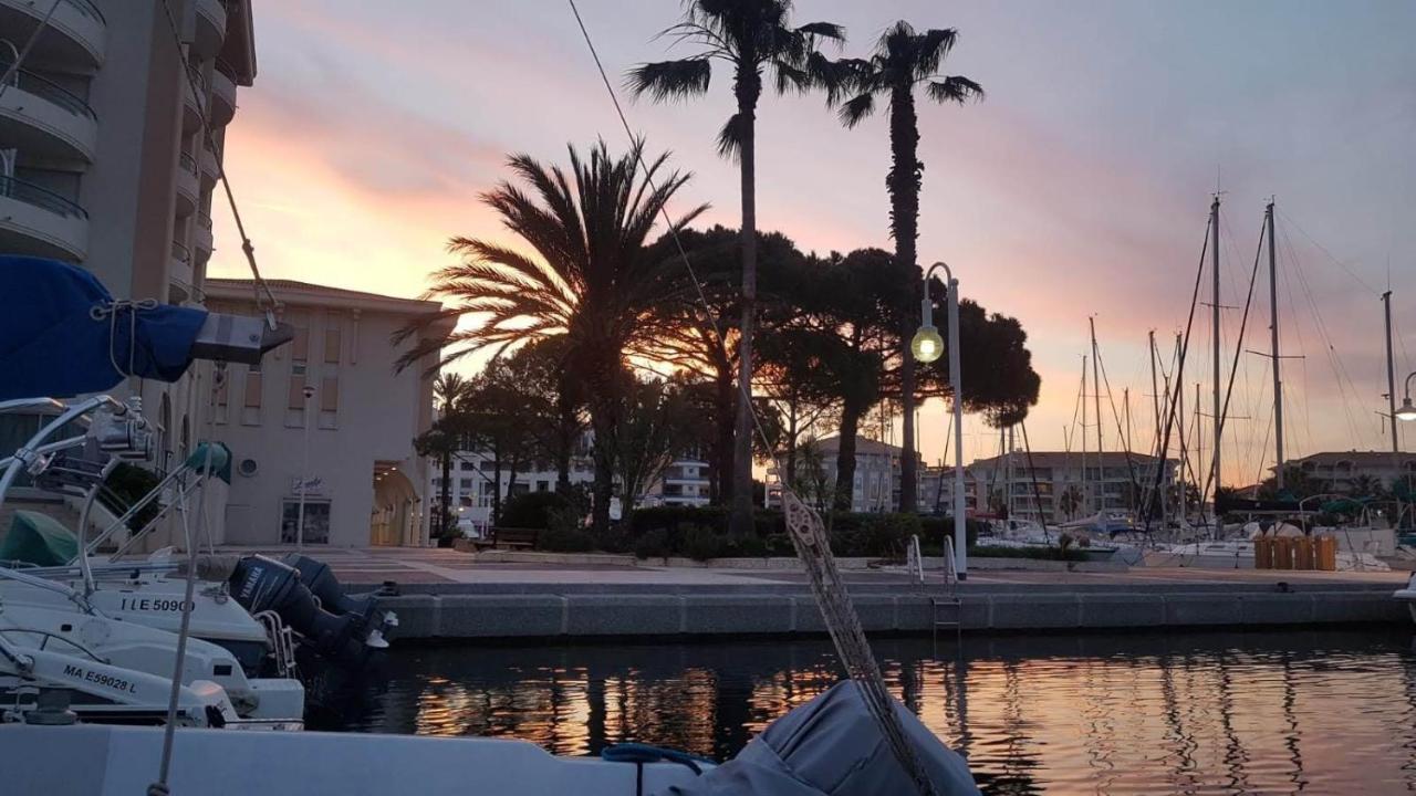 Jolis Voiliers De 6m Pour Expérience Insolite Sur Port Et Port Santa Lucia St Raphael Fréjus
