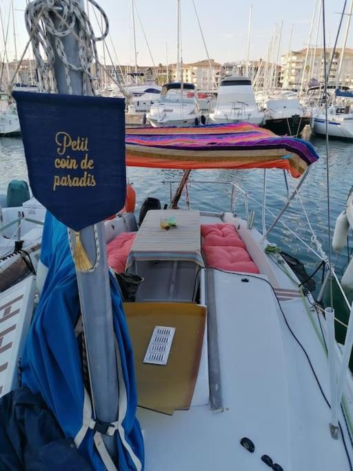 Jolis Voiliers De 6m Pour Expérience Insolite Sur Port Et Port Santa Lucia St Raphael Botel