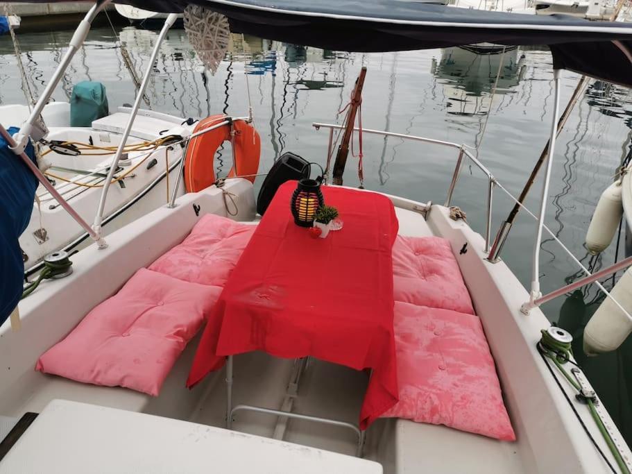 Jolis Voiliers De 6m Pour Expérience Insolite Sur Port Et Port Santa Lucia St Raphael *