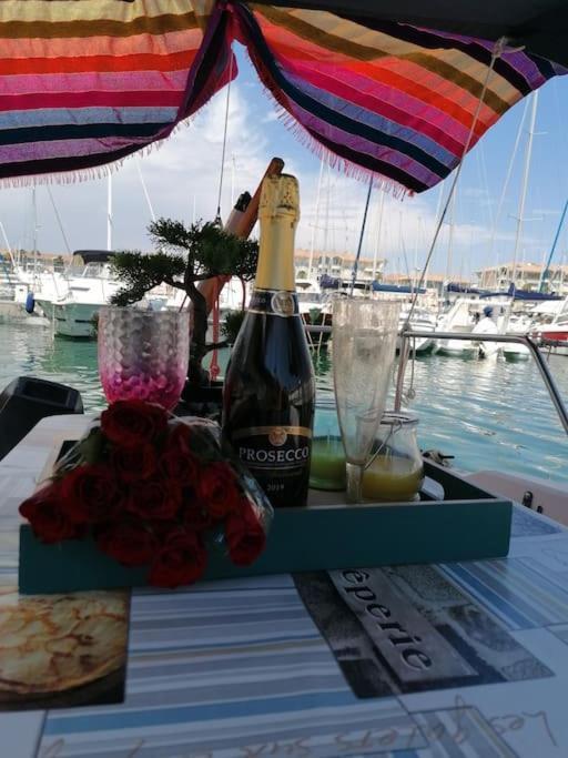 Botel Jolis Voiliers De 6m Pour Expérience Insolite Sur Port Et Port Santa Lucia St Raphael *
