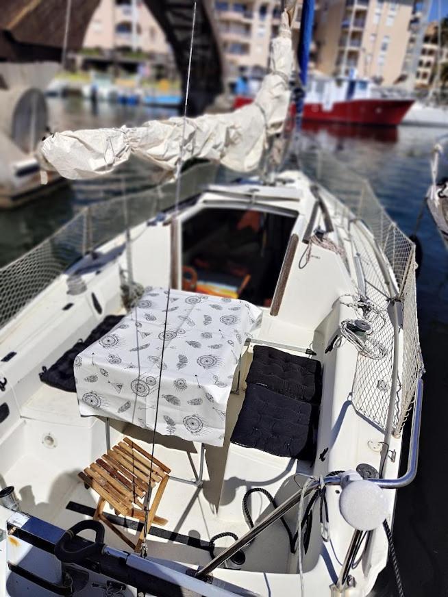 Jolis Voiliers De 6m Pour Expérience Insolite Sur Port Et Port Santa Lucia St Raphael Botel *