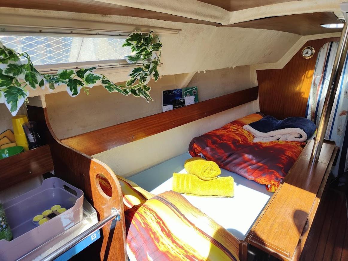 Botel Jolis Voiliers De 6m Pour Expérience Insolite Sur Port Et Port Santa Lucia St Raphael *
