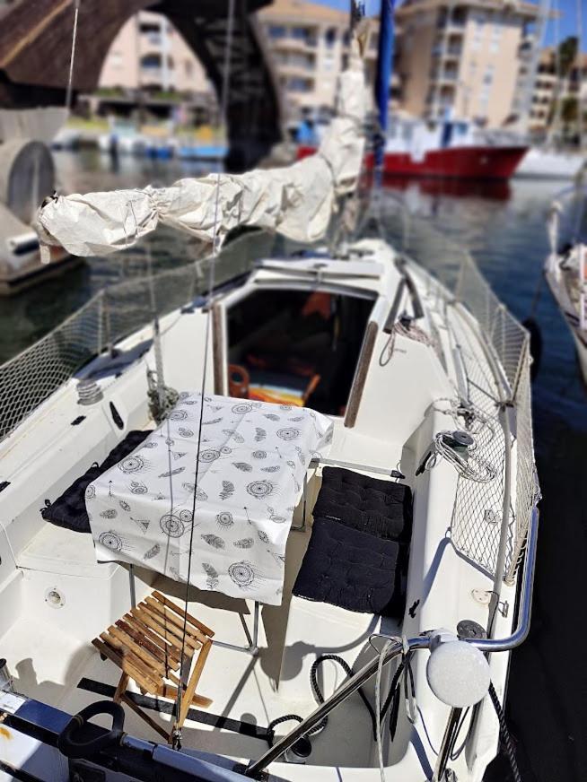 Jolis Voiliers De 6m Pour Expérience Insolite Sur Port Et Port Santa Lucia St Raphael *