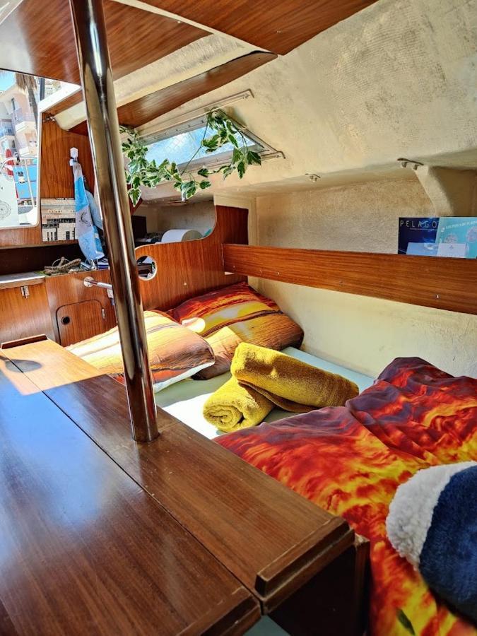 Botel Jolis Voiliers De 6m Pour Expérience Insolite Sur Port Et Port Santa Lucia St Raphael Fréjus