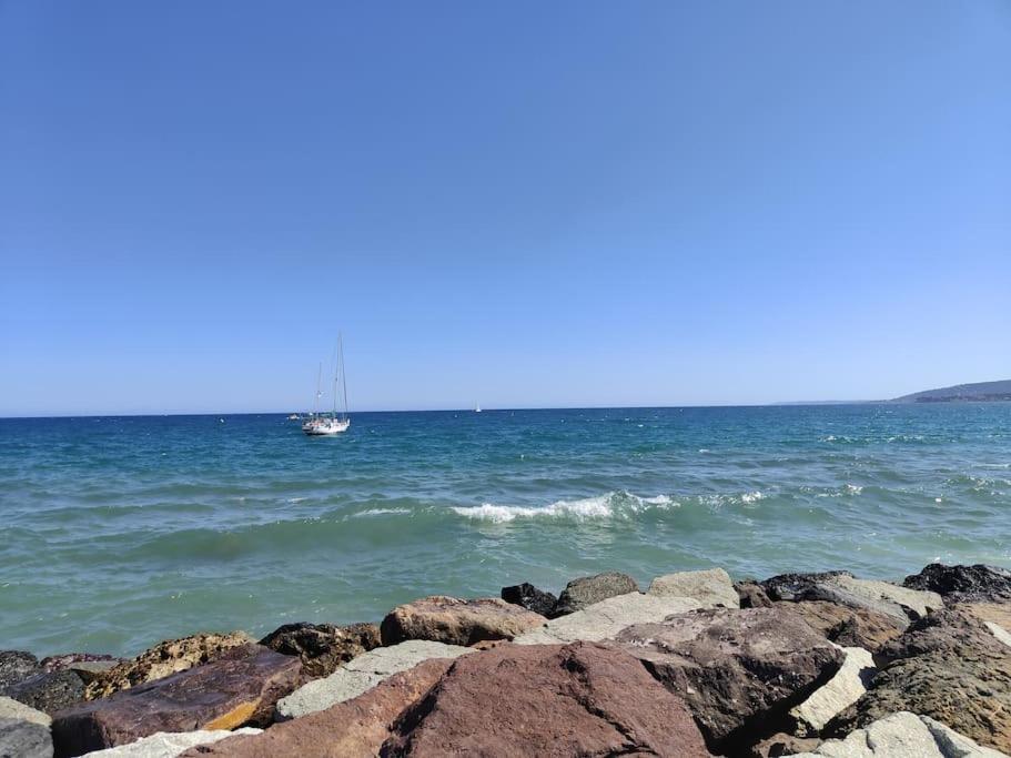 Jolis Voiliers De 6m Pour Expérience Insolite Sur Port Et Port Santa Lucia St Raphael *