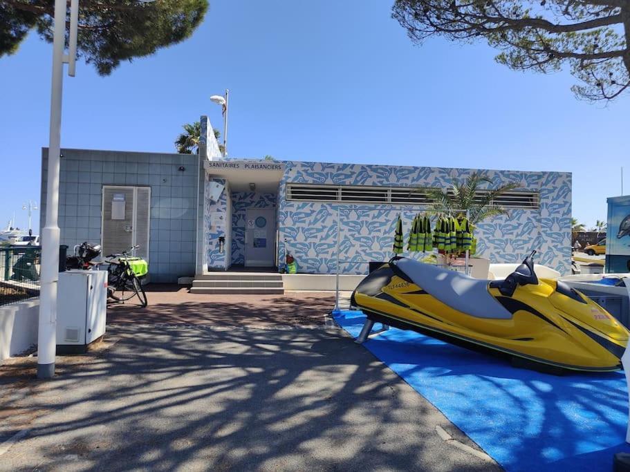 Jolis Voiliers De 6m Pour Expérience Insolite Sur Port Et Port Santa Lucia St Raphael *
