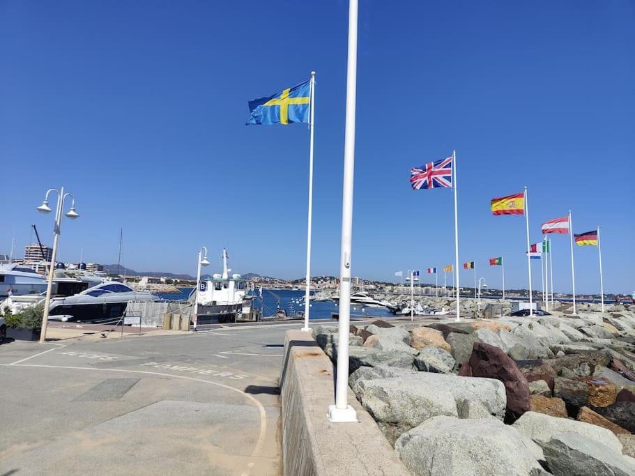 Jolis Voiliers De 6m Pour Expérience Insolite Sur Port Et Port Santa Lucia St Raphael *