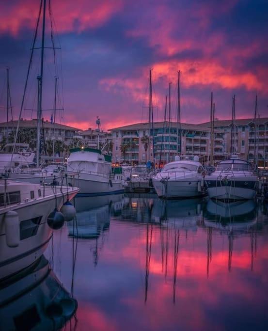 Jolis Voiliers De 6m Pour Expérience Insolite Sur Port Et Port Santa Lucia St Raphael Fréjus