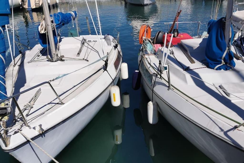 Jolis Voiliers De 6m Pour Expérience Insolite Sur Port Et Port Santa Lucia St Raphael Botel